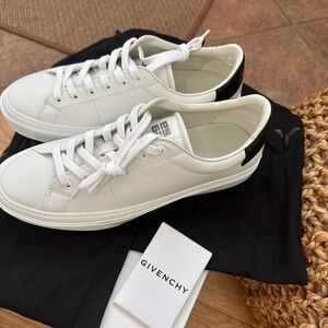 Givenchy White and Black Low-Top Sneakers men’s size 42.5